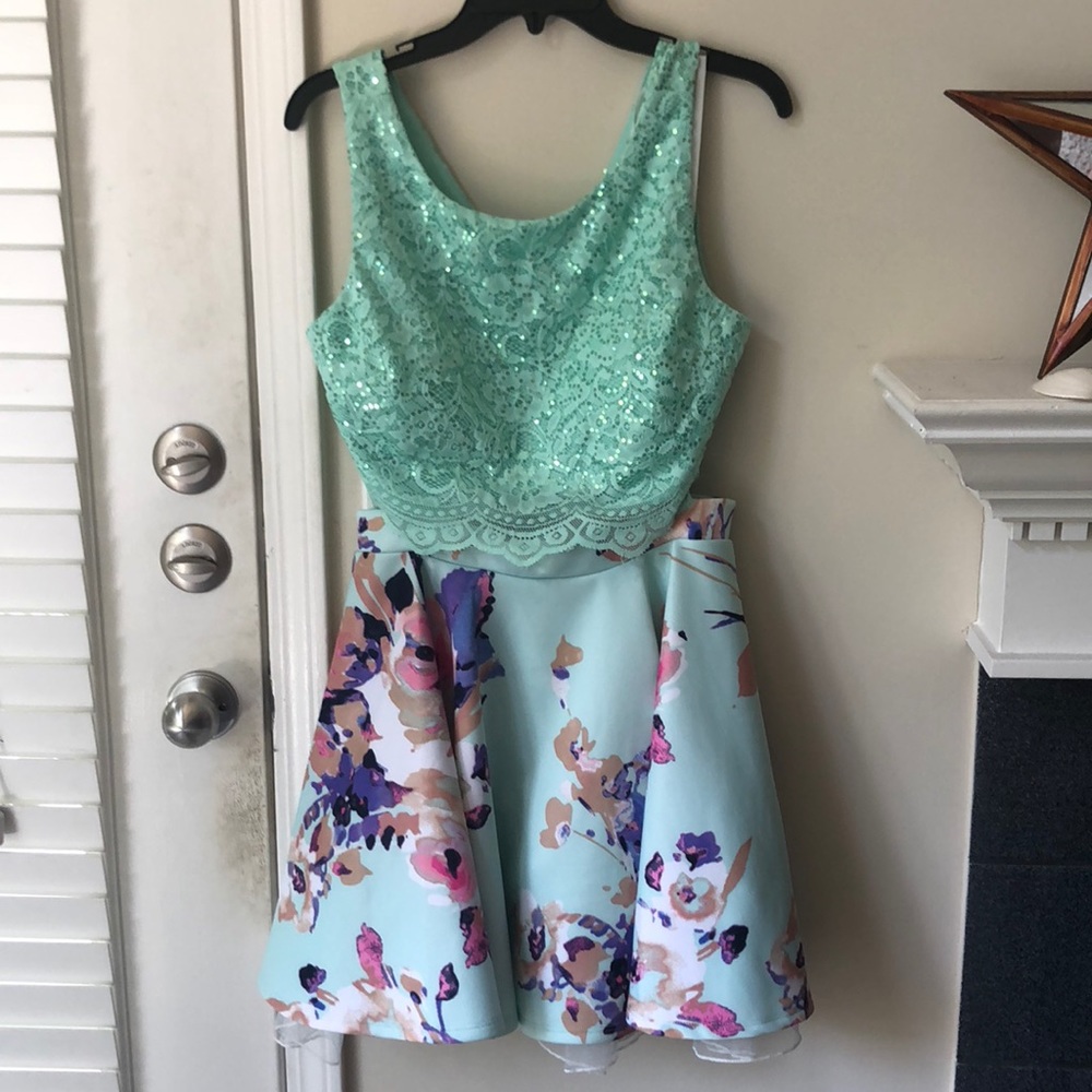 NEW “Way-In Clothing” 2 Pcs Sequin Top & Floral Skirt